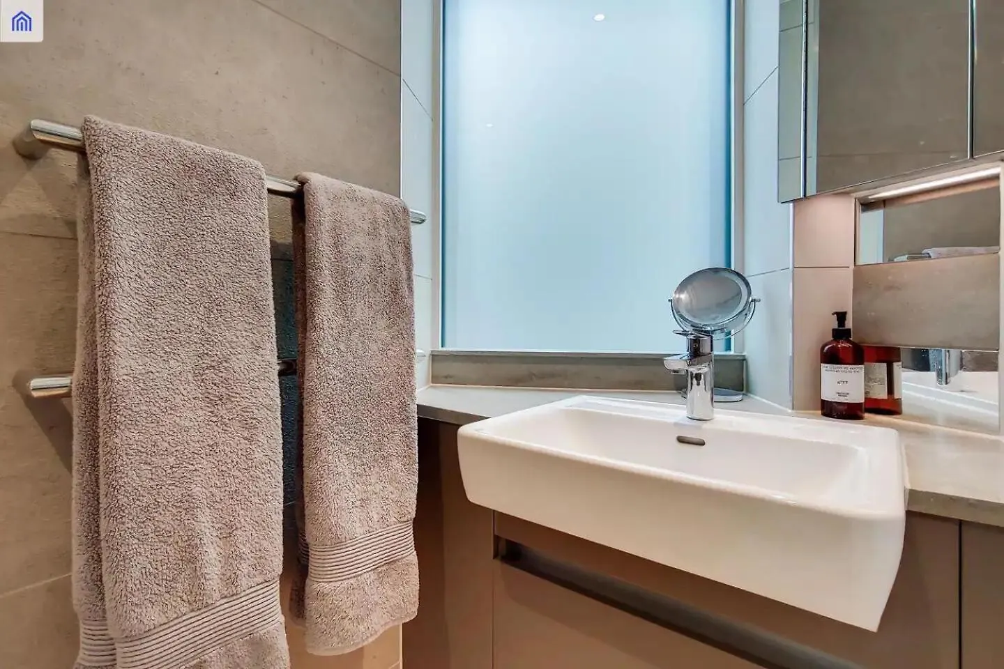 Luxury 1 Bed Apartment With Balcony London 0*,