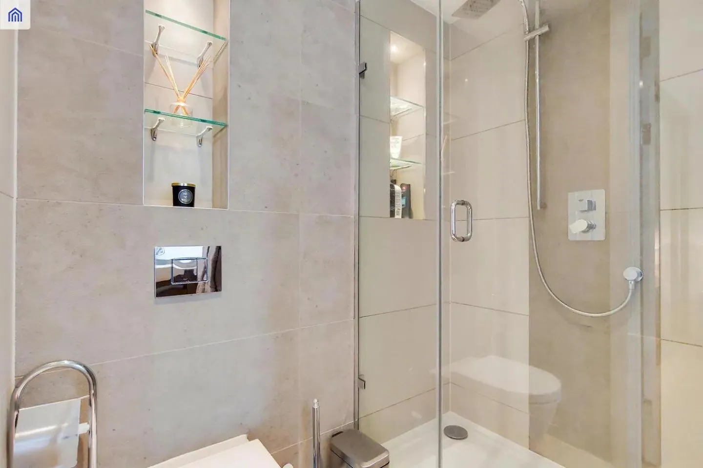 Luxury 1 Bed Apartment With Balcony London
