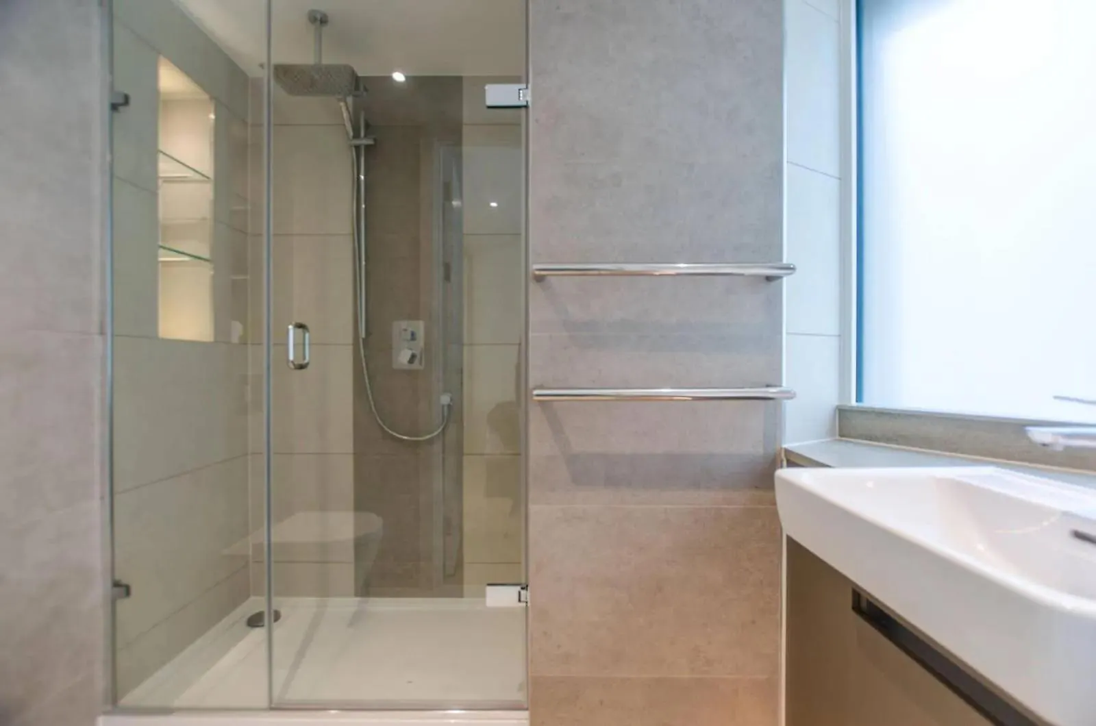 Luxury 1 Bed Apartment With Balcony London