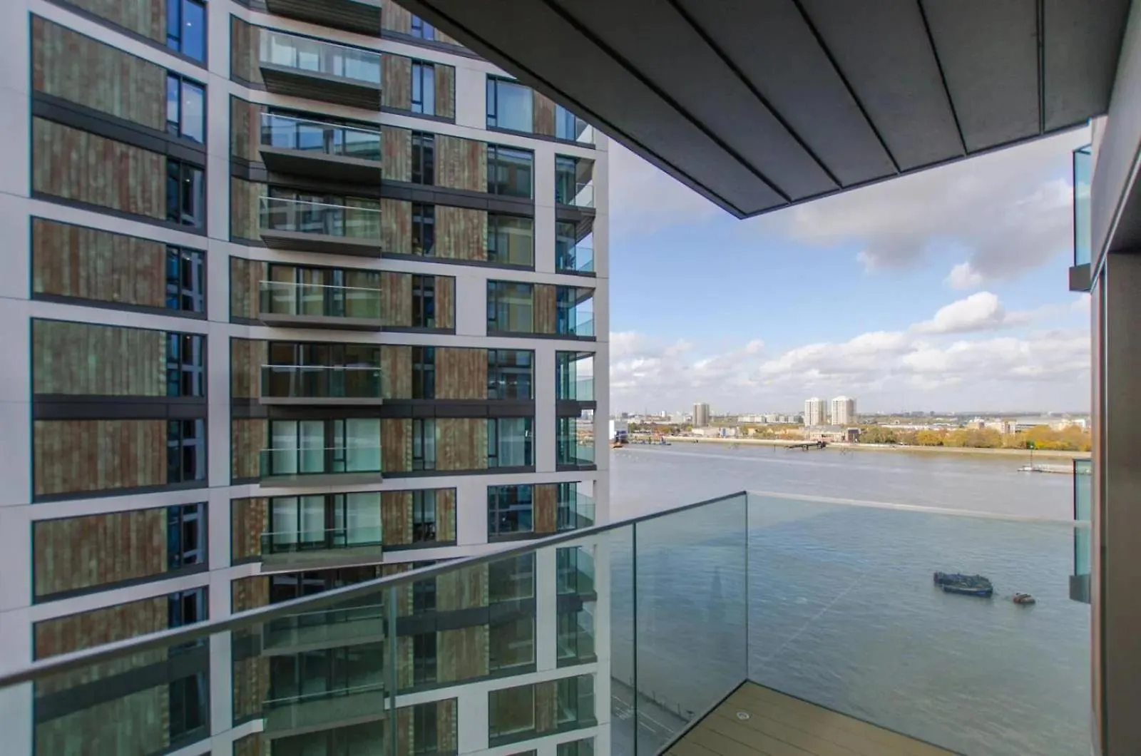 Luxury 1 Bed Apartment With Balcony London 0*,  United Kingdom