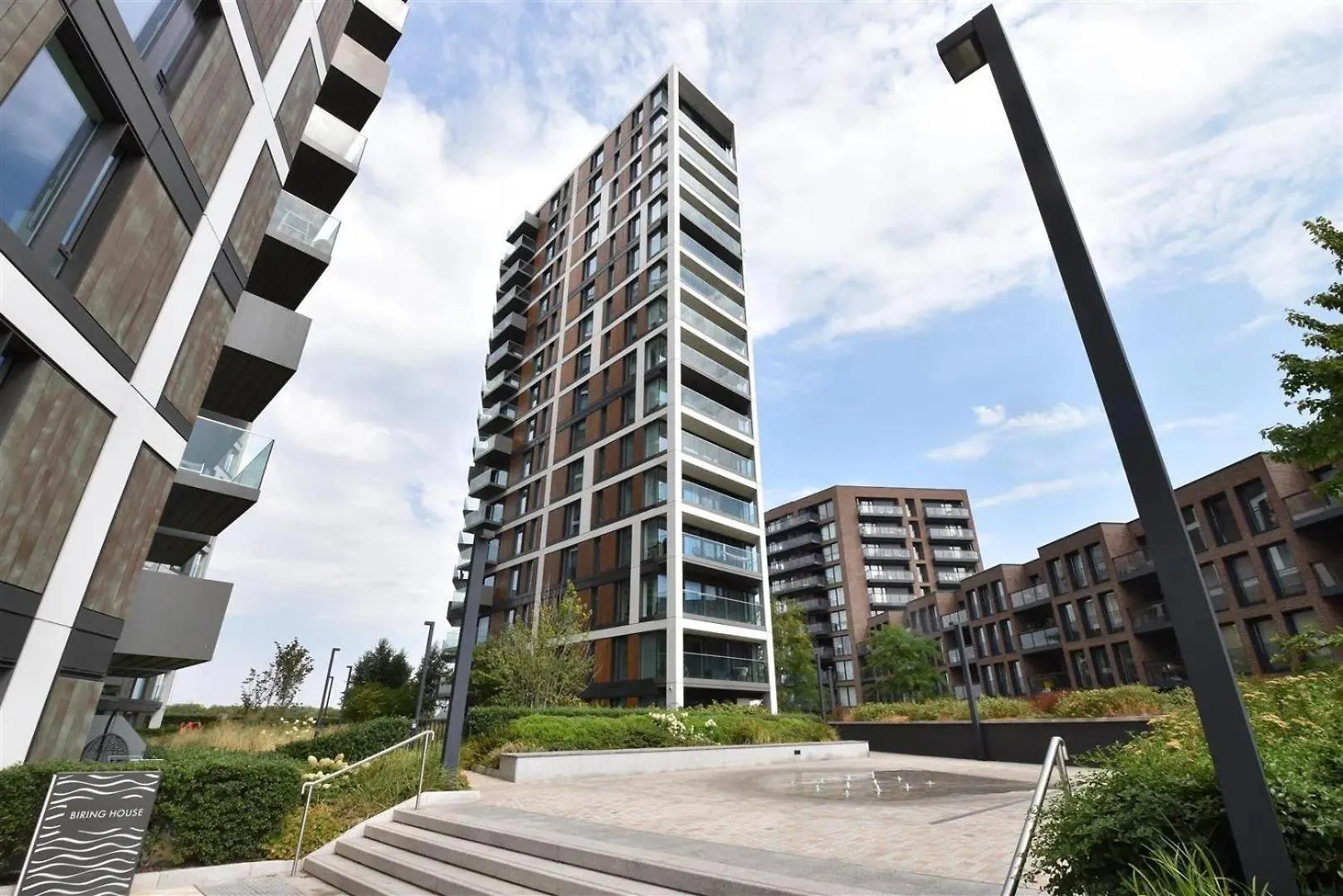 Luxury 1 Bed Apartment With Balcony London